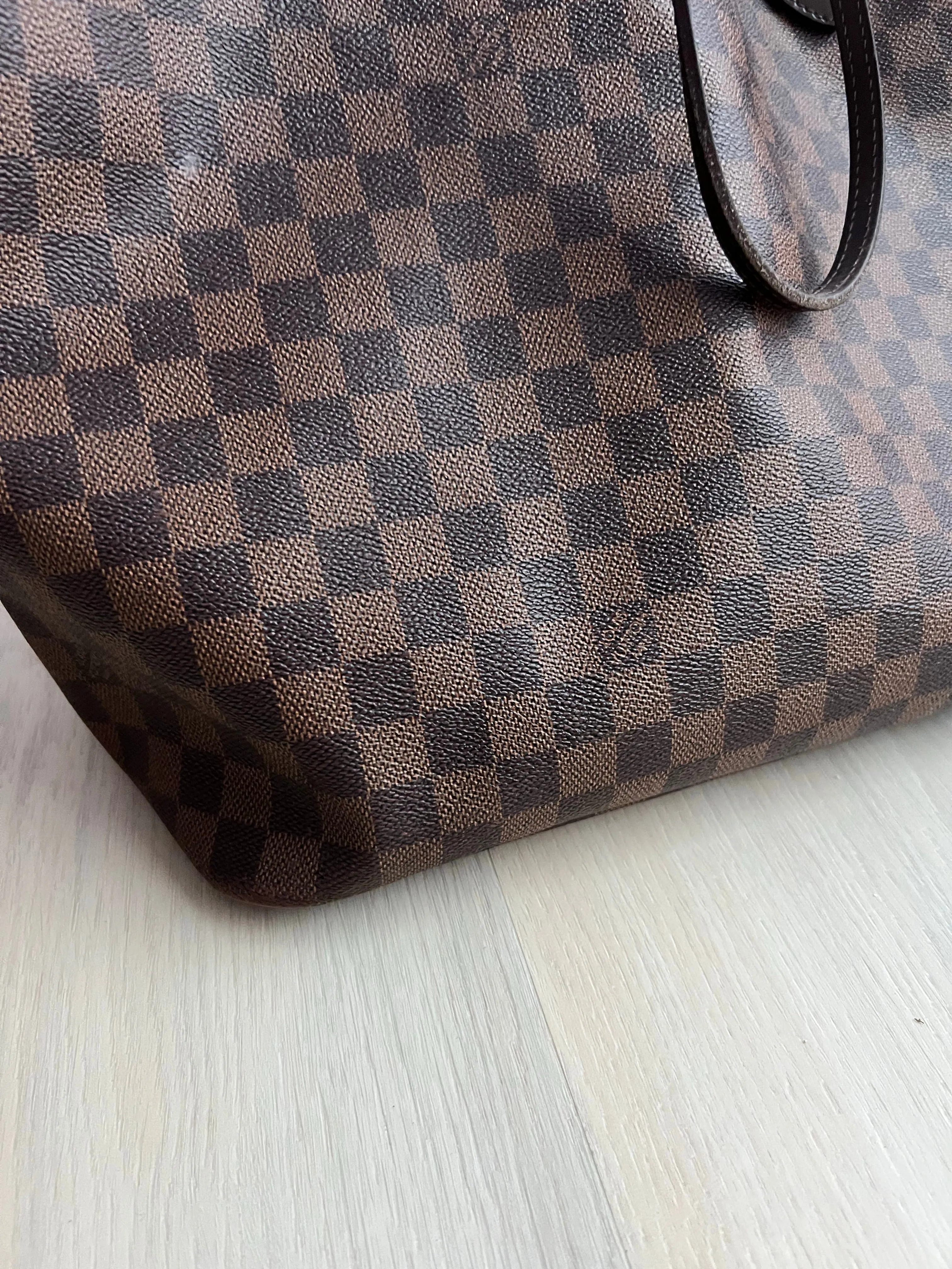 Louis Vuitton Neverfull Bag