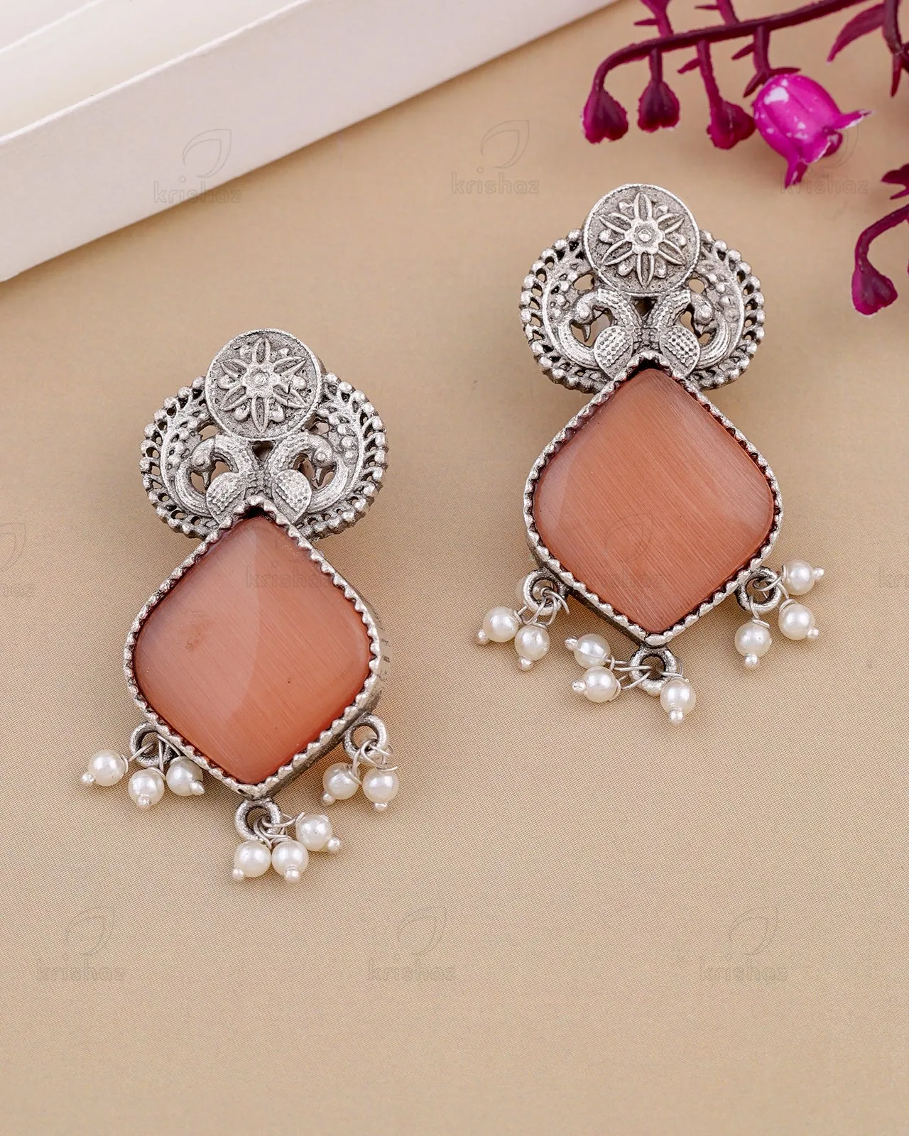 Ragini Stud Earrings - wxo