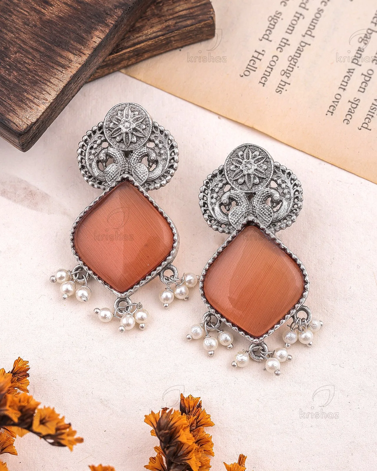 Ragini Stud Earrings - wxo