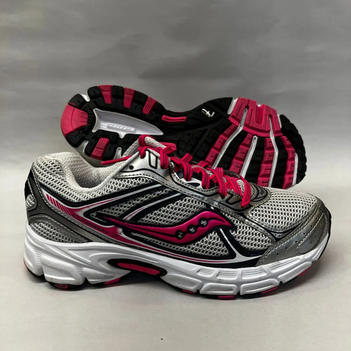 Women's Saucony •Cohesion 7• Running Shoe Silver/Pink 7 Wide - Preowned